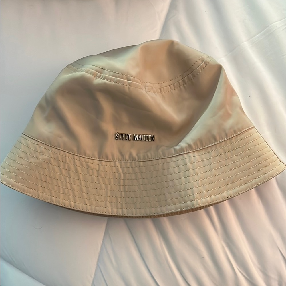 Steve Madden Tan Bucket Hat